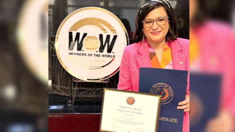 Daysi Marín, con su Certificado de Reconocimiento Especial del Congreso, un símbolo de su incansable dedicación y servicio a la comunidad salvadoreña en Houston.