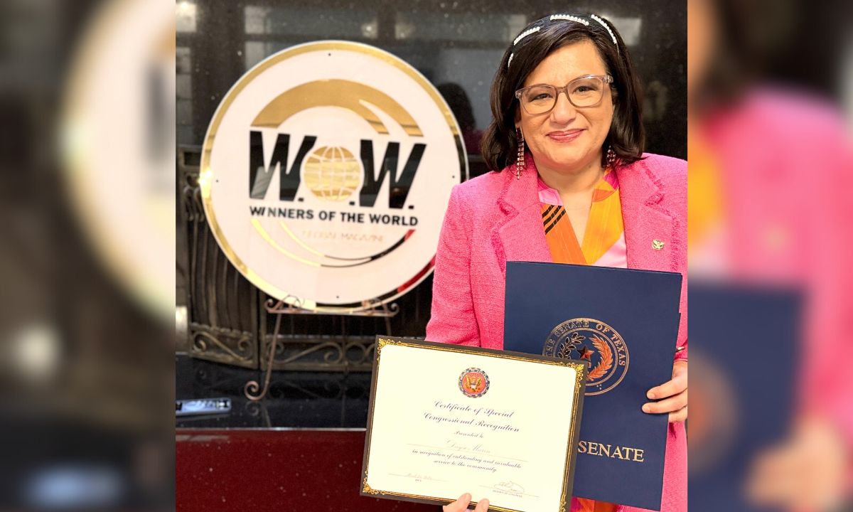 Daysi Marín, con su Certificado de Reconocimiento Especial del Congreso, un símbolo de su incansable dedicación y servicio a la comunidad salvadoreña en Houston.